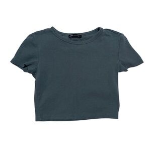 ✰zara cropped t-shirt in size small✰